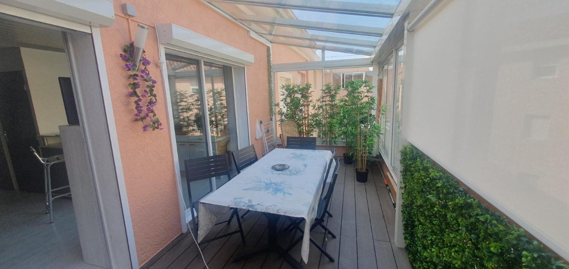 Joli Et Spacieux Studio Avec Garage Au Bord De Mer Fréjus Exterior foto
